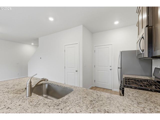 2276 Nw WOODLAND Dr, Mc Minnville, OR 97128
