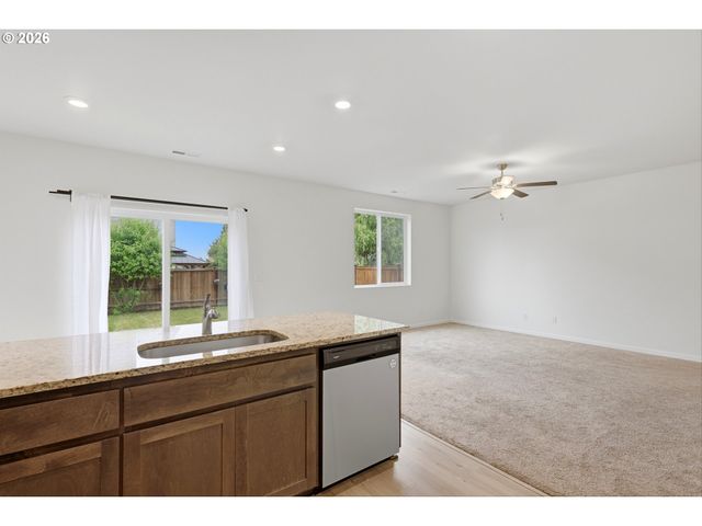 2276 Nw WOODLAND Dr, Mc Minnville, OR 97128