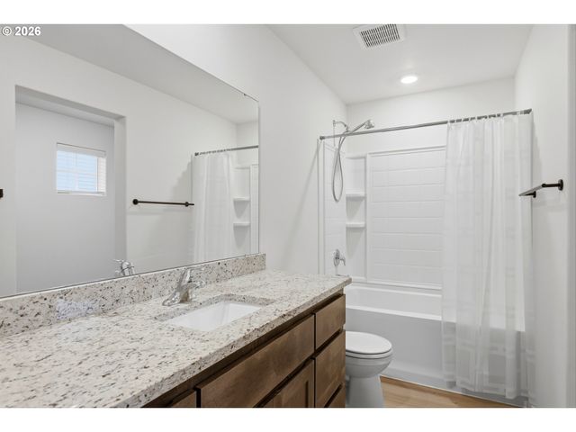2276 Nw WOODLAND Dr, Mc Minnville, OR 97128