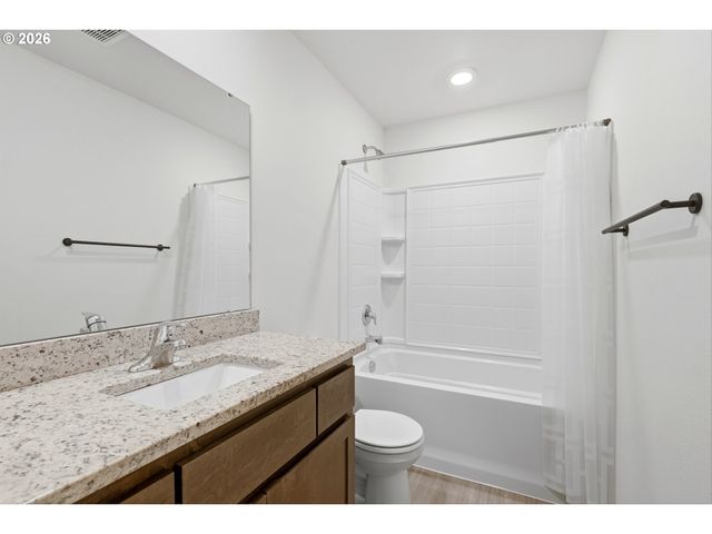 2276 Nw WOODLAND Dr, Mc Minnville, OR 97128