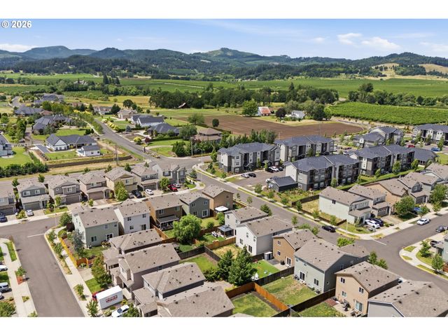 2276 Nw WOODLAND Dr, Mc Minnville, OR 97128