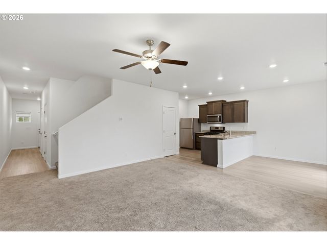 2276 Nw WOODLAND Dr, Mc Minnville, OR 97128