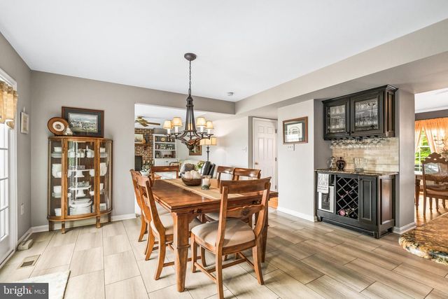 2214 W GREENLEAF DR, Frederick, MD 21702