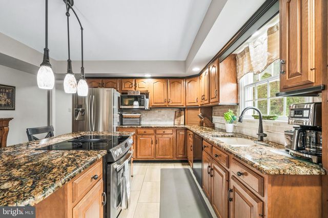 2214 W GREENLEAF DR, Frederick, MD 21702