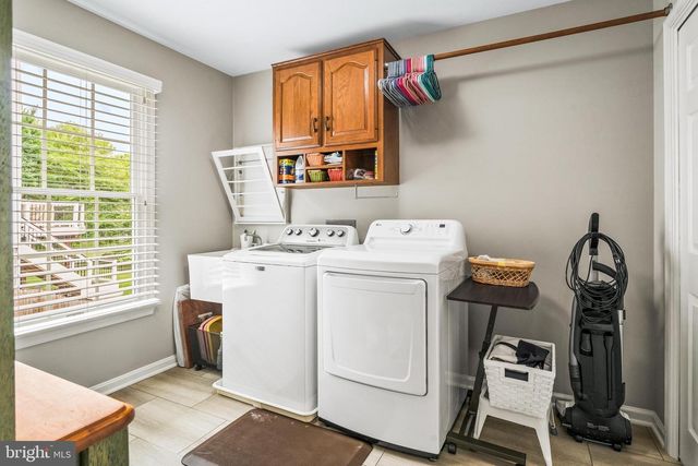 2214 W GREENLEAF DR, Frederick, MD 21702