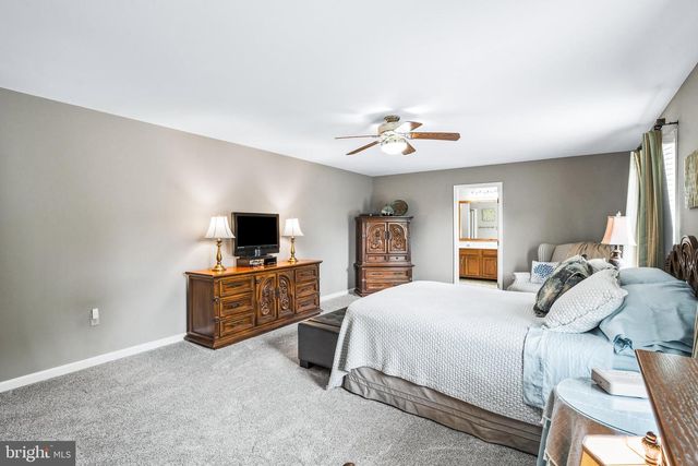 2214 W GREENLEAF DR, Frederick, MD 21702