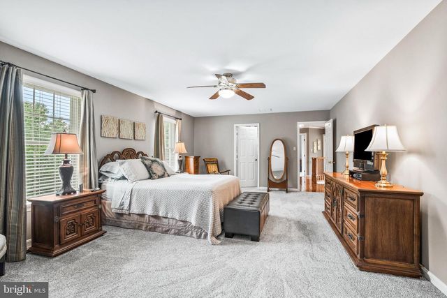 2214 W GREENLEAF DR, Frederick, MD 21702