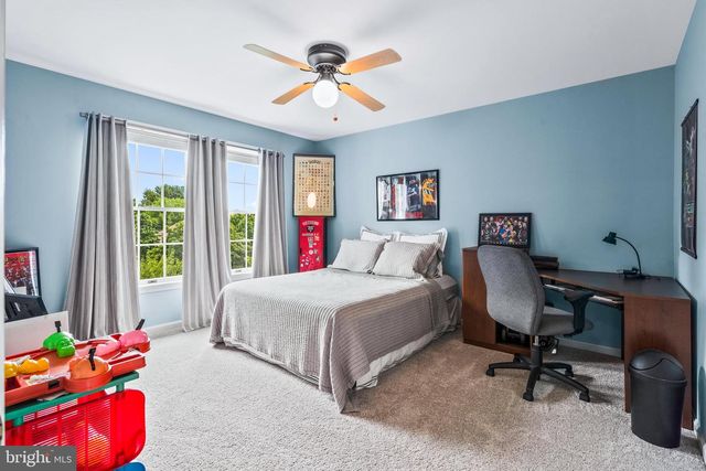 2214 W GREENLEAF DR, Frederick, MD 21702