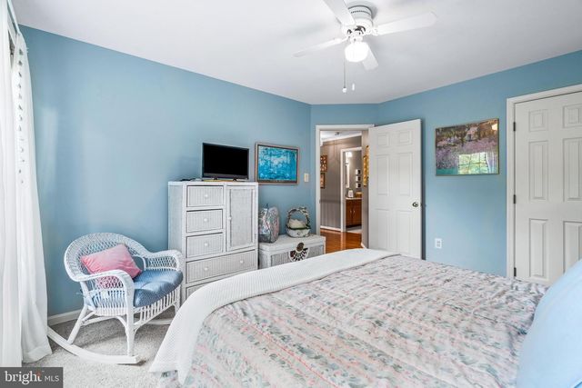 2214 W GREENLEAF DR, Frederick, MD 21702