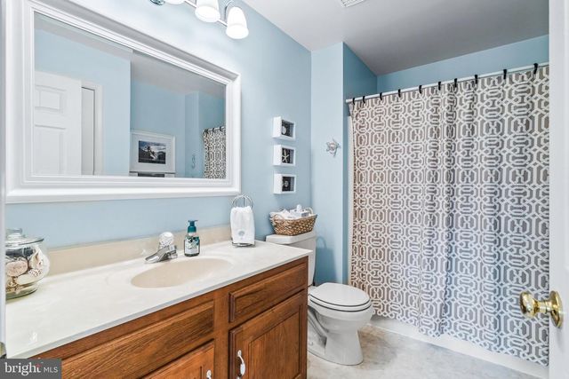 2214 W GREENLEAF DR, Frederick, MD 21702