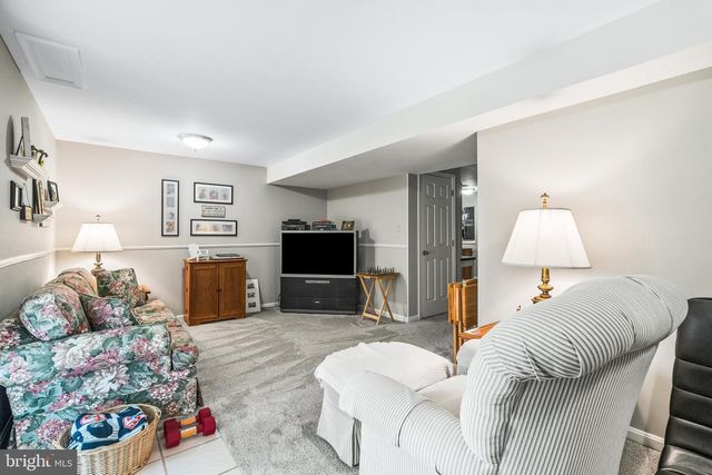 2214 W GREENLEAF DR, Frederick, MD 21702