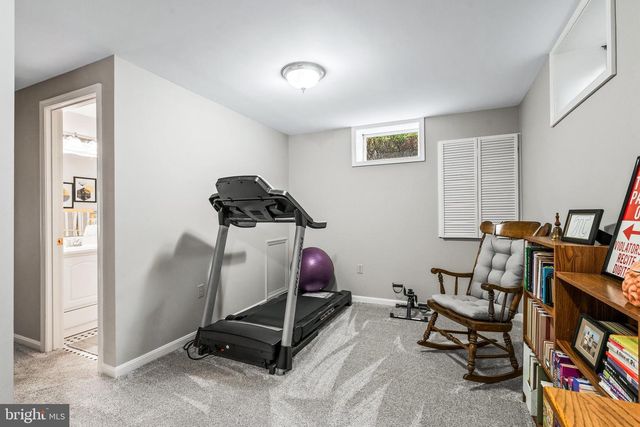 2214 W GREENLEAF DR, Frederick, MD 21702