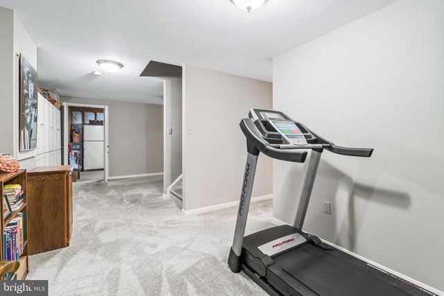 2214 W GREENLEAF DR, Frederick, MD 21702