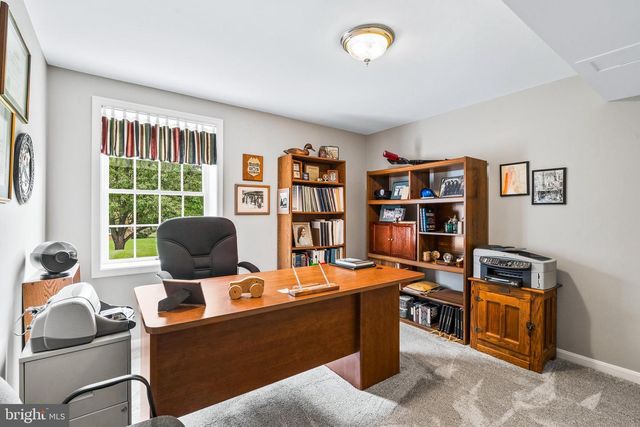 2214 W GREENLEAF DR, Frederick, MD 21702