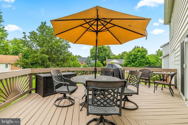 2214 W GREENLEAF DR, Frederick, MD 21702