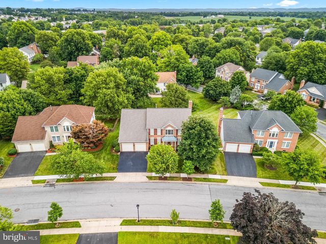 2214 W GREENLEAF DR, Frederick, MD 21702
