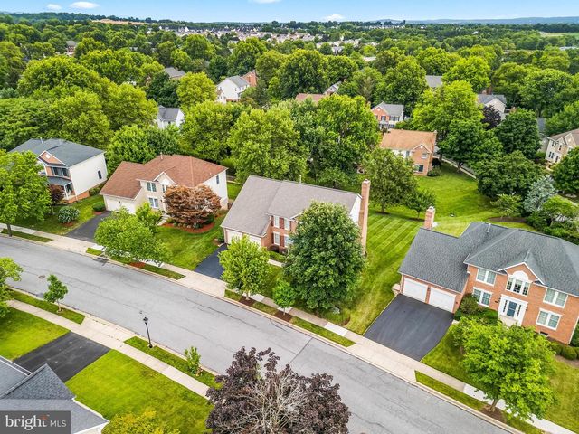 2214 W GREENLEAF DR, Frederick, MD 21702