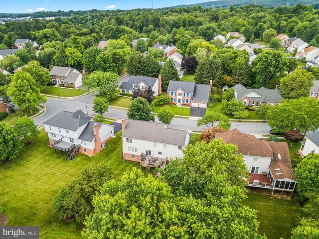 2214 W GREENLEAF DR, Frederick, MD 21702