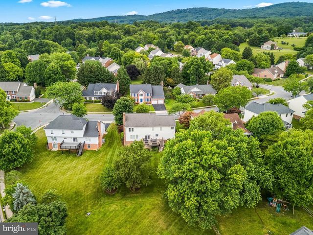 2214 W GREENLEAF DR, Frederick, MD 21702