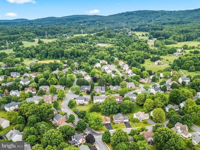 2214 W GREENLEAF DR, Frederick, MD 21702