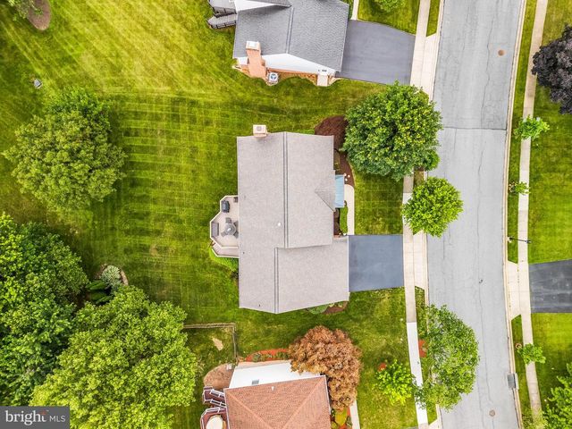 2214 W GREENLEAF DR, Frederick, MD 21702