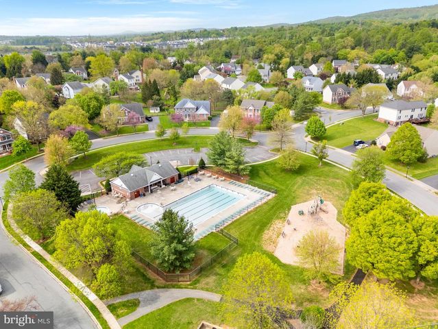 2214 W GREENLEAF DR, Frederick, MD 21702