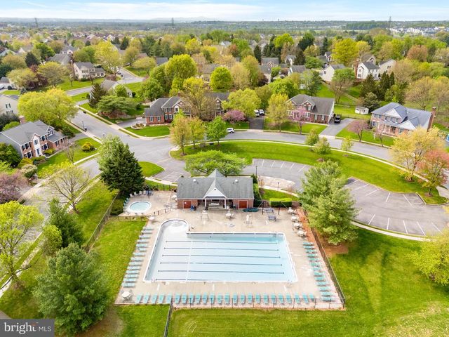 2214 W GREENLEAF DR, Frederick, MD 21702