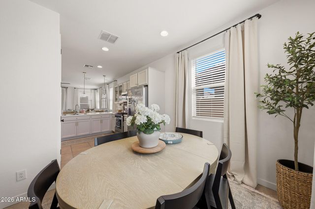 12430 W VISTA Avenue, Glendale, AZ 85307