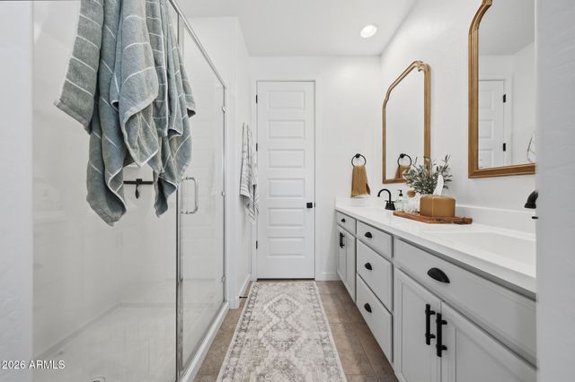 12430 W VISTA Avenue, Glendale, AZ 85307