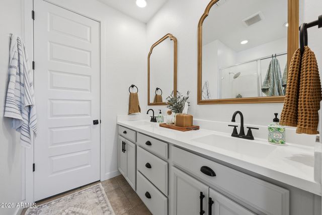 12430 W VISTA Avenue, Glendale, AZ 85307