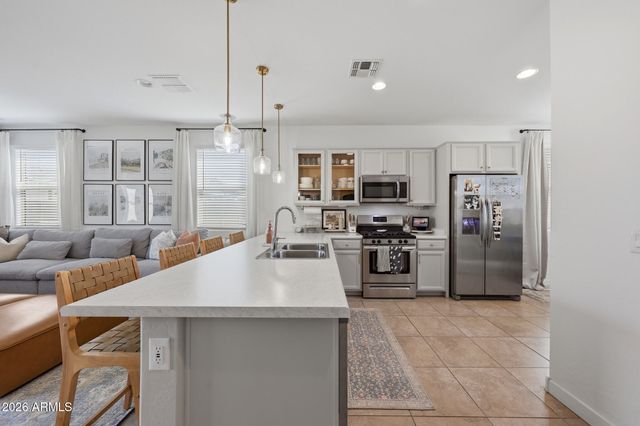 12430 W VISTA Avenue, Glendale, AZ 85307