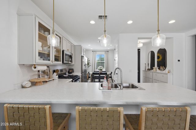 12430 W VISTA Avenue, Glendale, AZ 85307