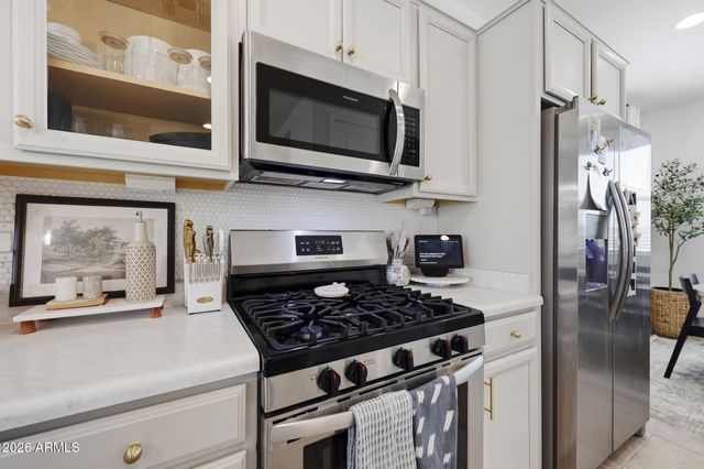 12430 W VISTA Avenue, Glendale, AZ 85307