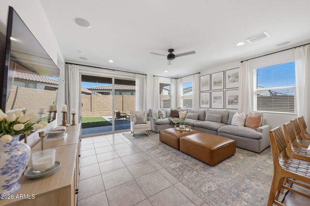 12430 W VISTA Avenue, Glendale, AZ 85307