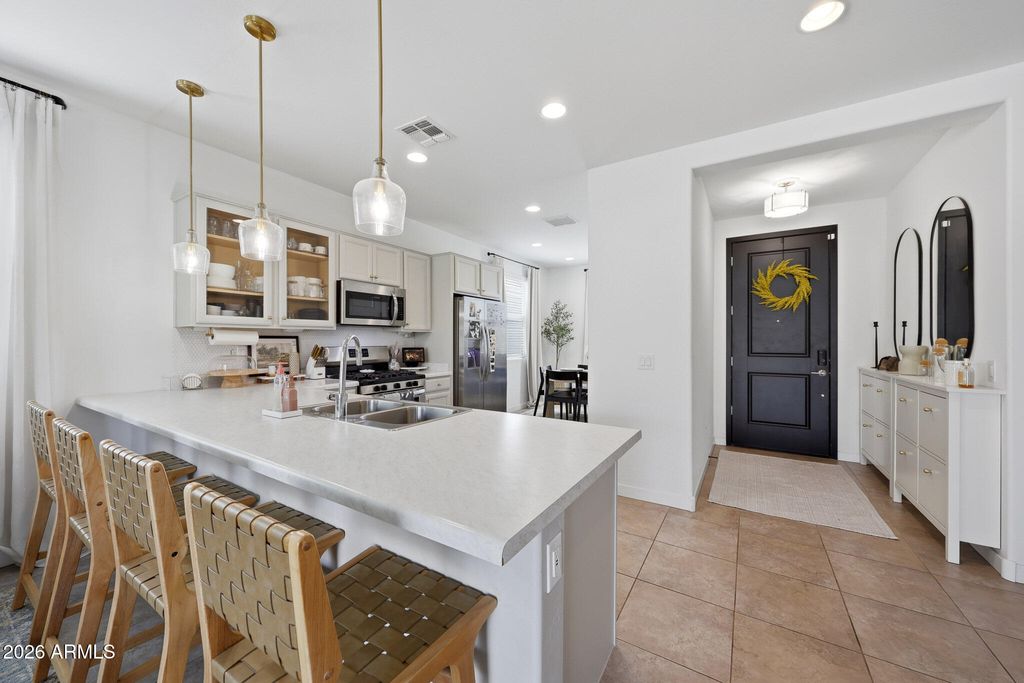 12430 W VISTA Avenue, Glendale, AZ 85307