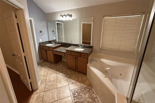 9220 Water Oak Drive, Arlington, TX 76002