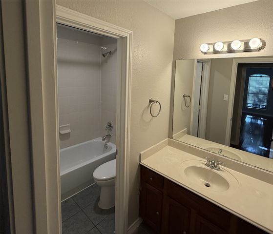 9220 Water Oak Drive, Arlington, TX 76002