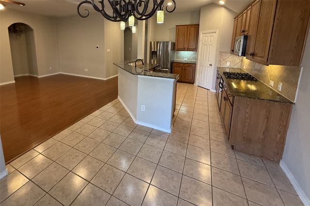 9220 Water Oak Drive, Arlington, TX 76002