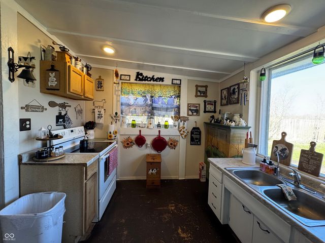 10600 E County Road 50 S, Selma, IN 47383