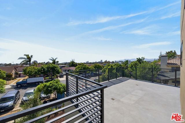 1853 12th Street A, Santa Monica, CA 90404