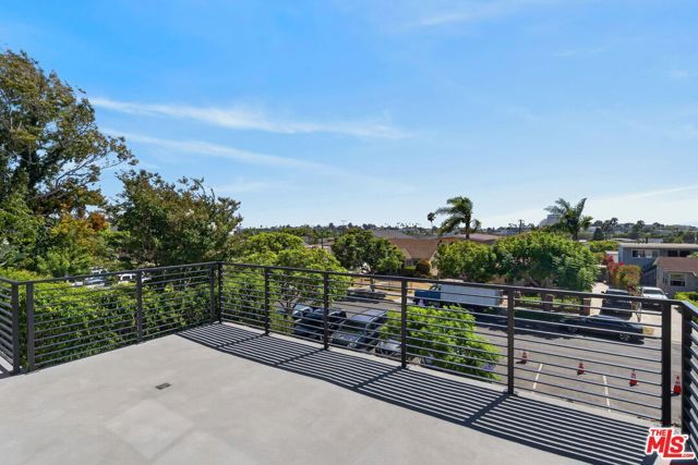 1853 12th Street A, Santa Monica, CA 90404