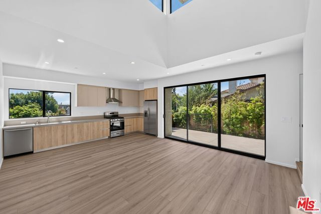 1853 12th Street A, Santa Monica, CA 90404
