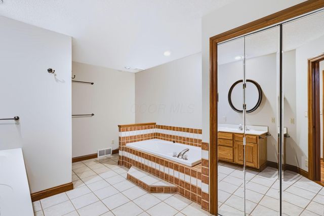 7626 White Chapel Road SE, Newark, OH 43056