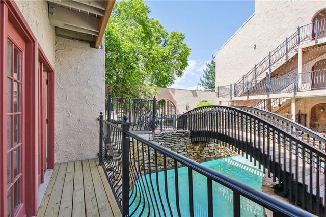 1111 W 46 Street 2, Kansas City, MO 64112