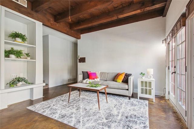 1111 W 46 Street 2, Kansas City, MO 64112