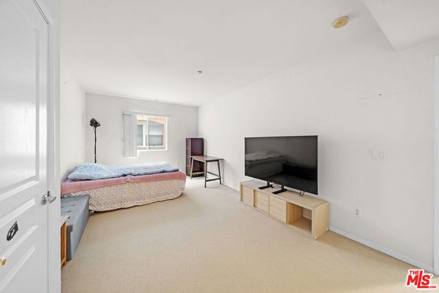 733 S Manhattan Place 401, Los Angeles, CA 90005