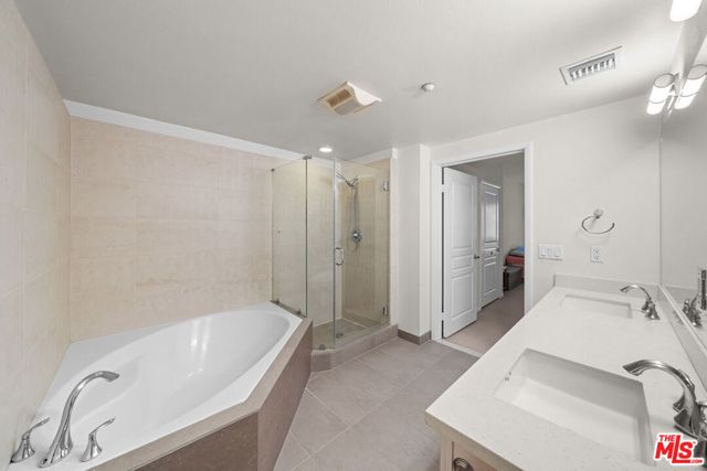 733 S Manhattan Place 401, Los Angeles, CA 90005