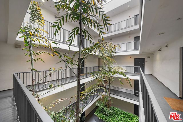 733 S Manhattan Place 401, Los Angeles, CA 90005