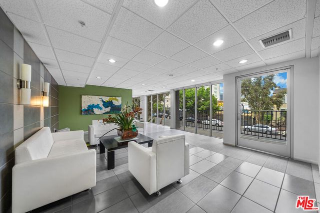 733 S Manhattan Place 401, Los Angeles, CA 90005