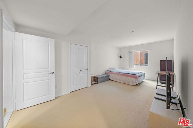 733 S Manhattan Place 401, Los Angeles, CA 90005